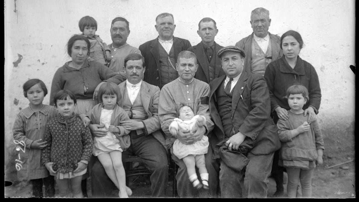 Retratos de familia: un siglo de historias en Cuenca