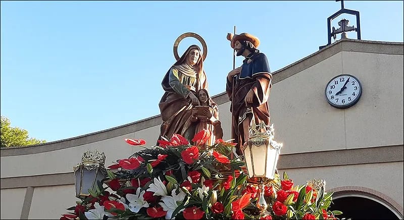Procesión en honor a San Roque y Santa Ana
