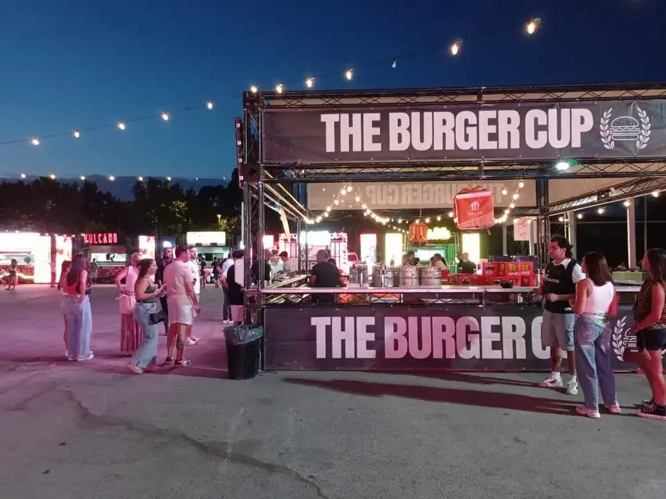 The Burger Cup convierte El Pisar en plan gastronómico