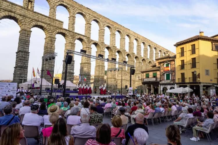 El Festival de La Esteva llena de folclore Segovia