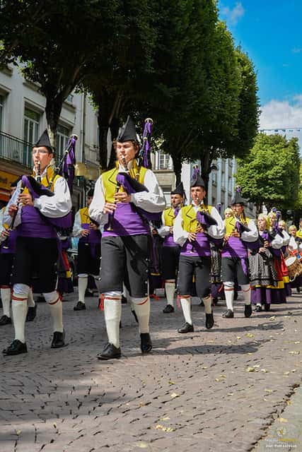 Banda de Gaitas Laguna del Torollu en el Mercadillo de La Corredoria