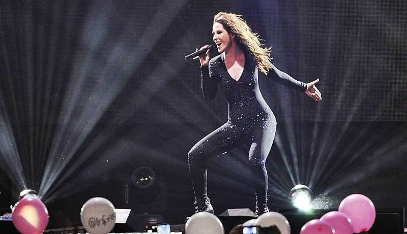 Malú cierra las Fiestas de Los Dolores en Mancha Blanca