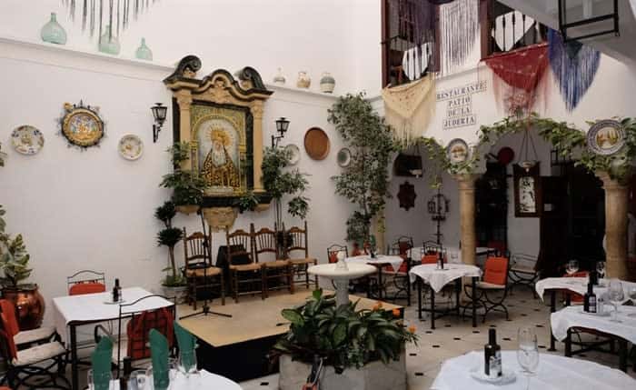 Patio de la Judería: tapas y flamenco junto a La Mezquita