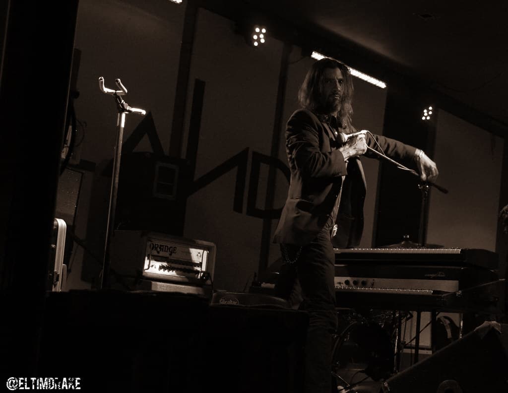 James Leg + Rubia & The Bandits