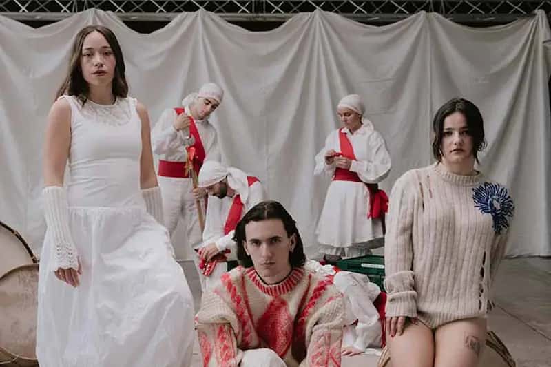 Mirua - Gazte eta lorios