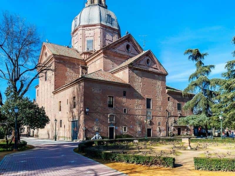 El retablo de la Basílica de Talavera recupera su brillo