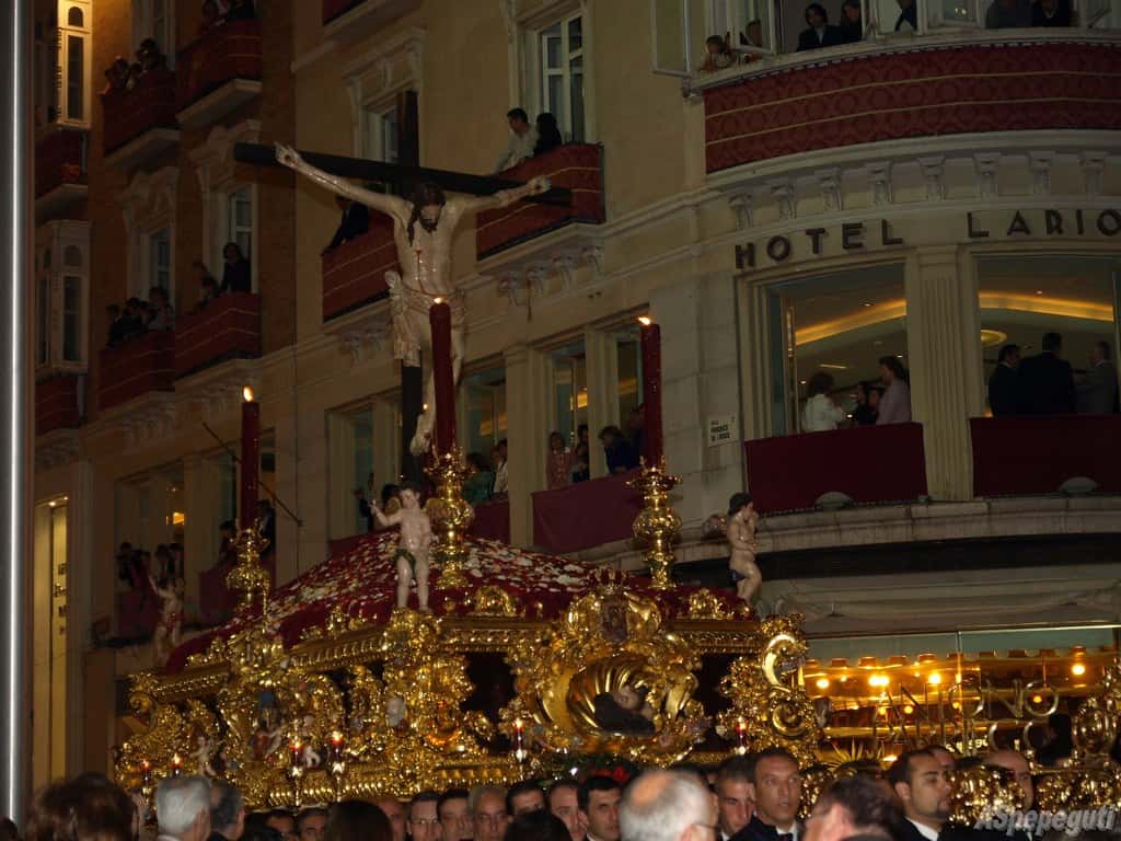 Traslado del Santísimo Cristo de Ánimas de Ciegos y exhibición de la Brigada Paracaidista
