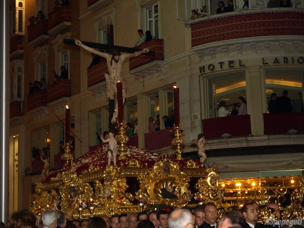 Traslado del Santísimo Cristo de Ánimas de Ciegos y exhibición de la Brigada Paracaidista