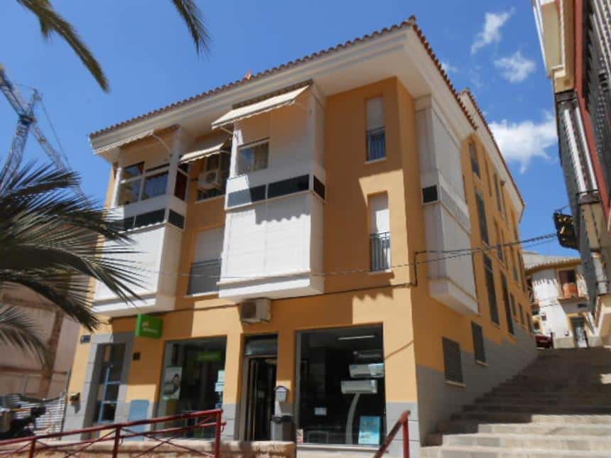 Días de Vino y Rosas: terraza y cocina sencilla en Lorca