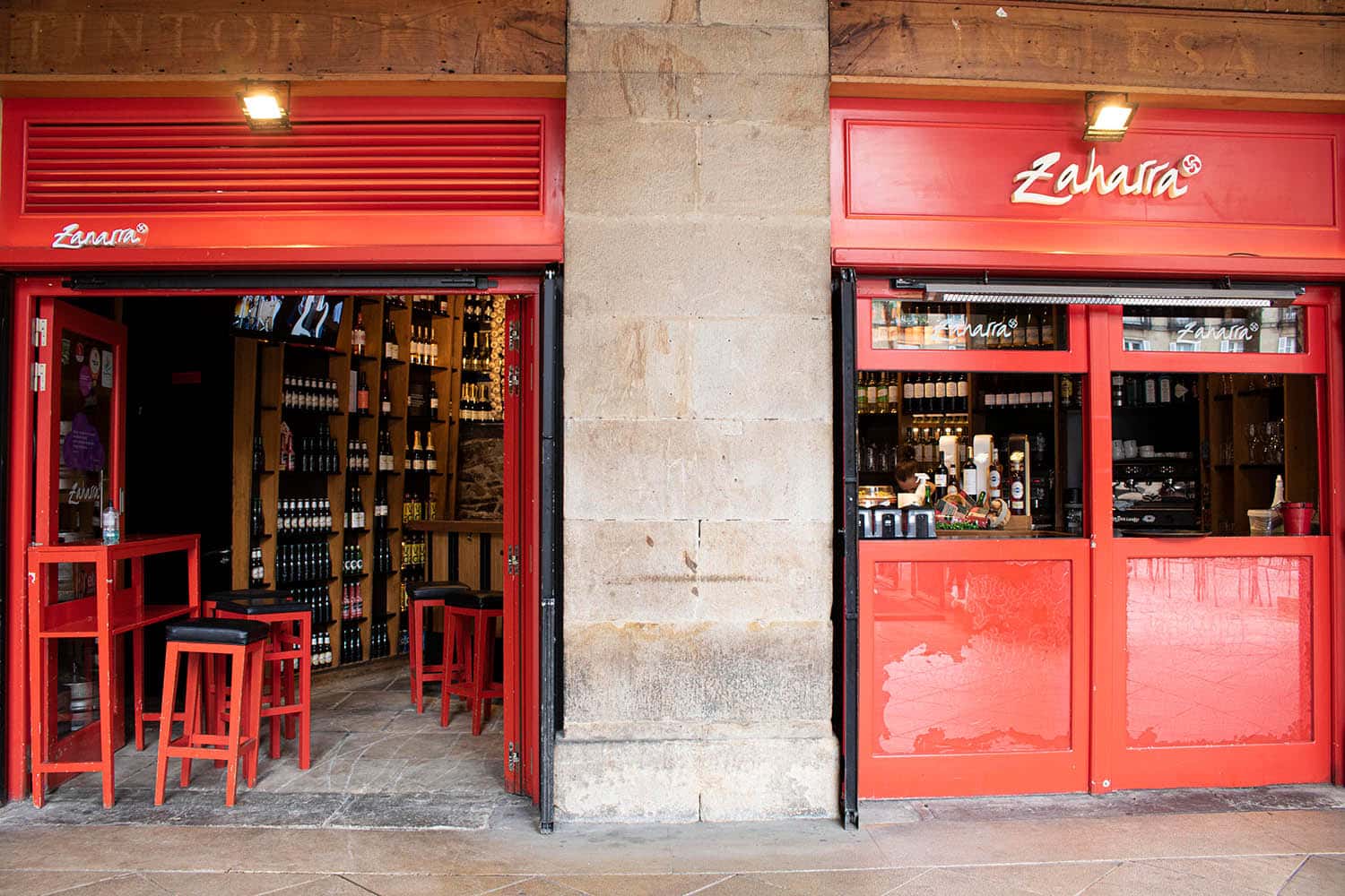 Pintxos y tortillas en la Plaza Nueva de Bilbao: Zaharra