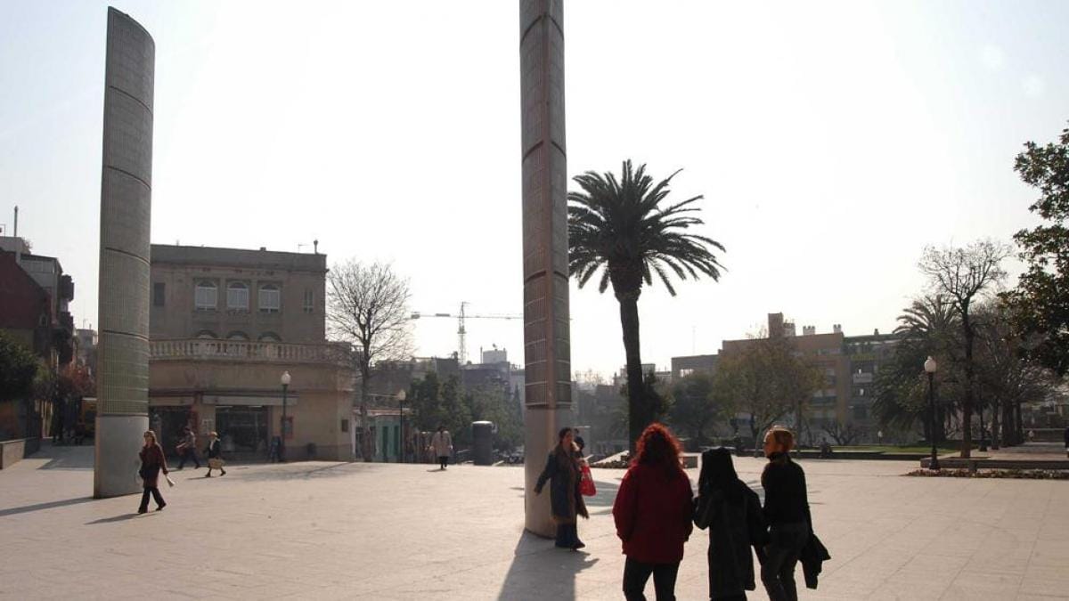 Sardanas a la fresca en la plaza de la Vila