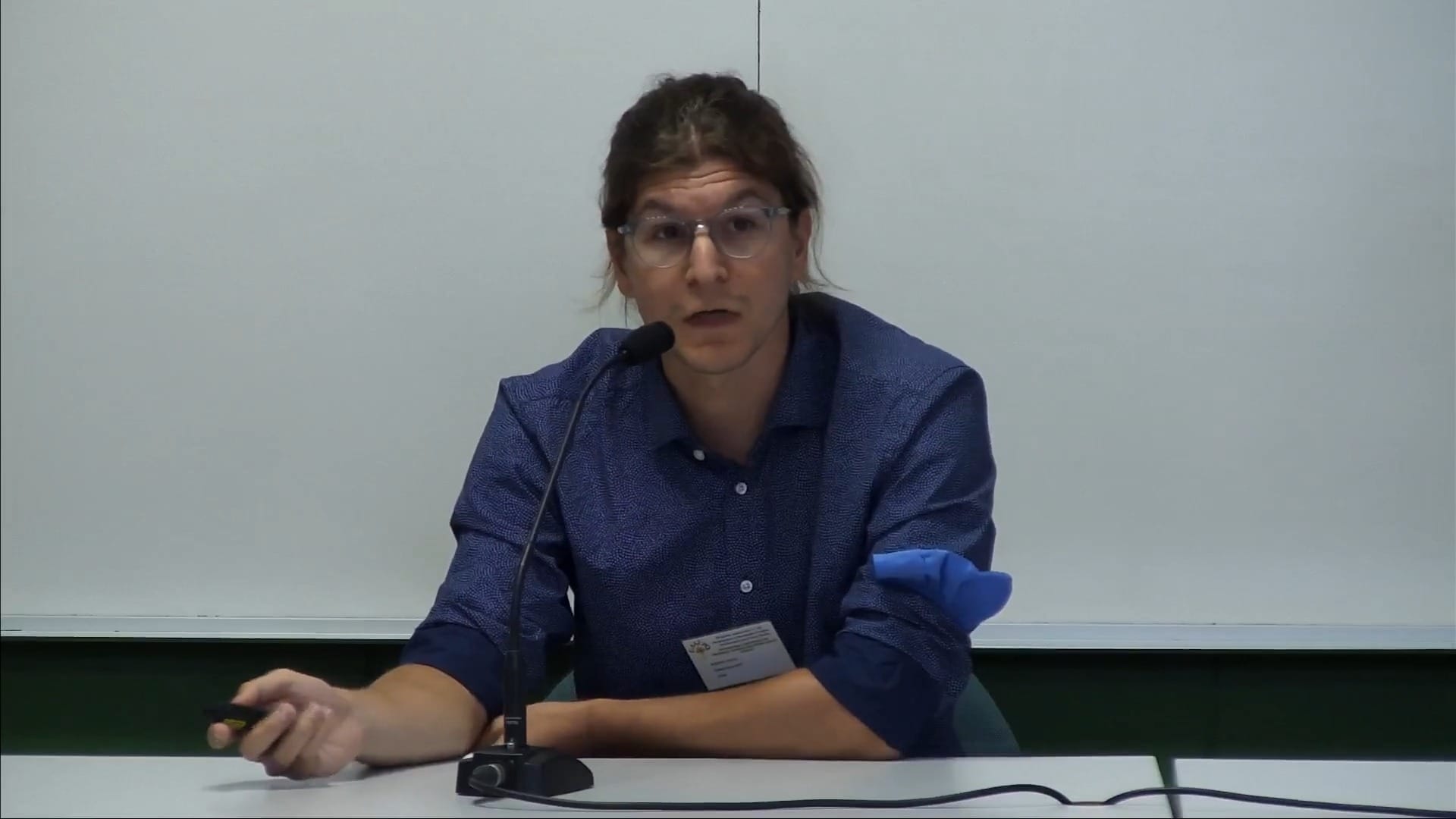 Mesa redonda sobre los estereotipos de la mujer científica