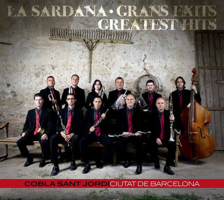 Baile de sardanas con la Cobla Sant Jordi de Barcelona