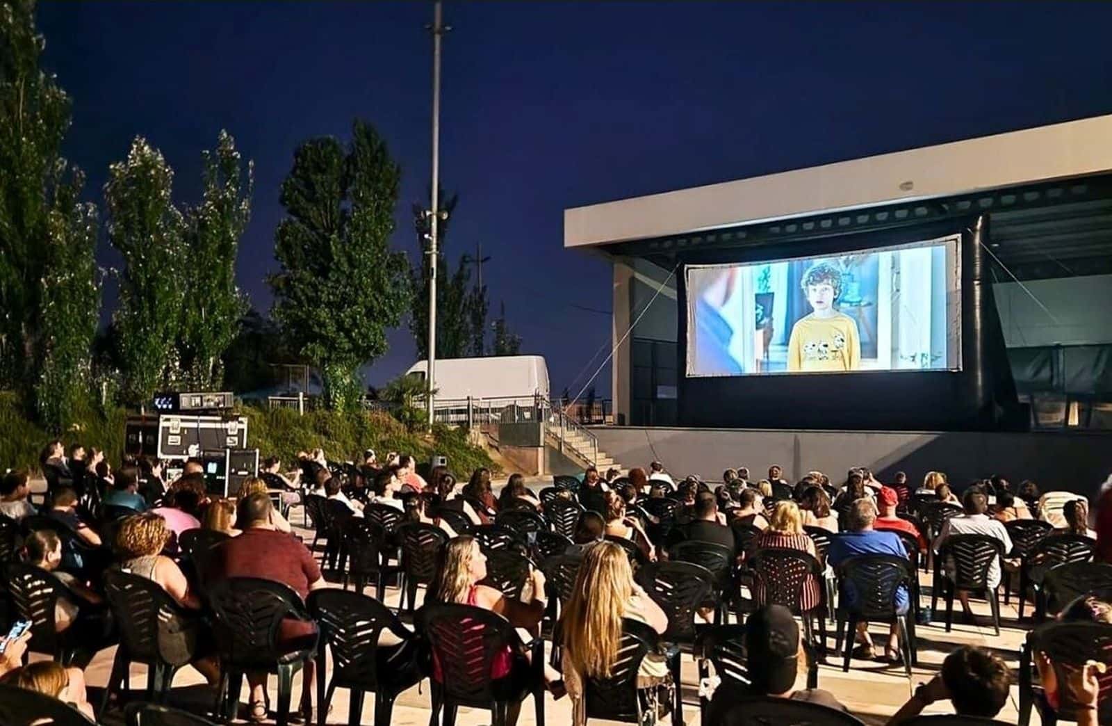 Cine gratuito al aire libre en Dalías y Celín