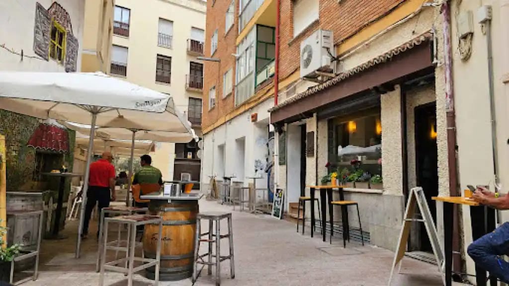 Restaurante Chillón: tapas y tortilla con salsa de callos