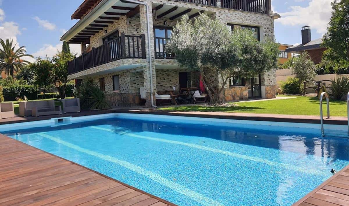 Piscinas privadas por horas: la tendencia del verano en Málaga