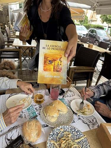 Presentación del libro 'La esencia de lo primitivo' de Sara Alés