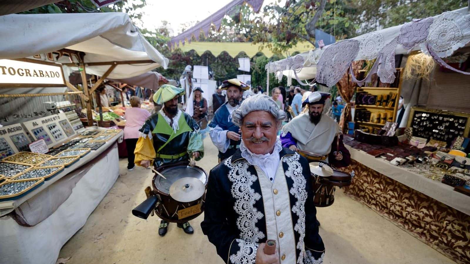 El Mercado del Orbe llena la Plaza de España