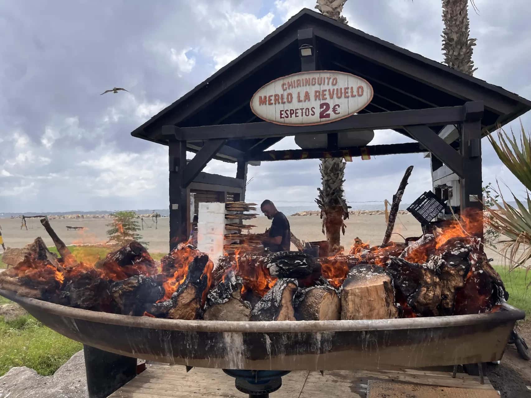 Comer en Chiringuito El Merlo: espetos y tradición en Málaga