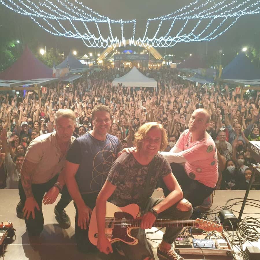 Parachutes (Tributo a Coldplay) en Festival de las Naciones