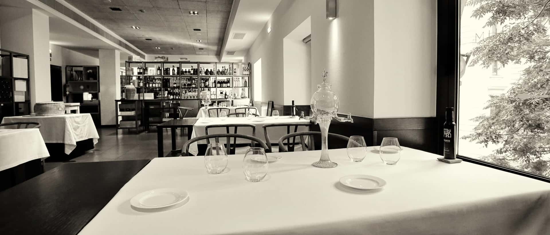 Absinthium: cocina clásica y ritual de absenta en Zaragoza