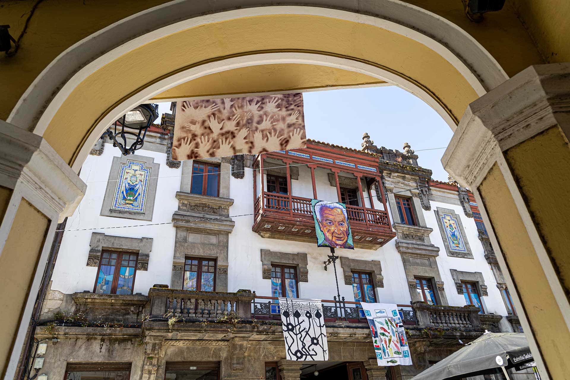 La Bienal Balconadas 2026 cuelga el arte en Betanzos