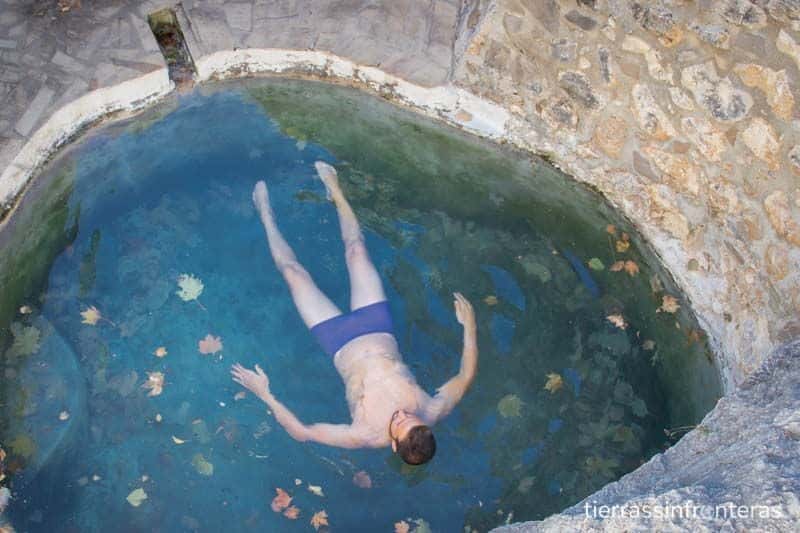 Ruta primaveral a los históricos Baños de Vilo en Periana