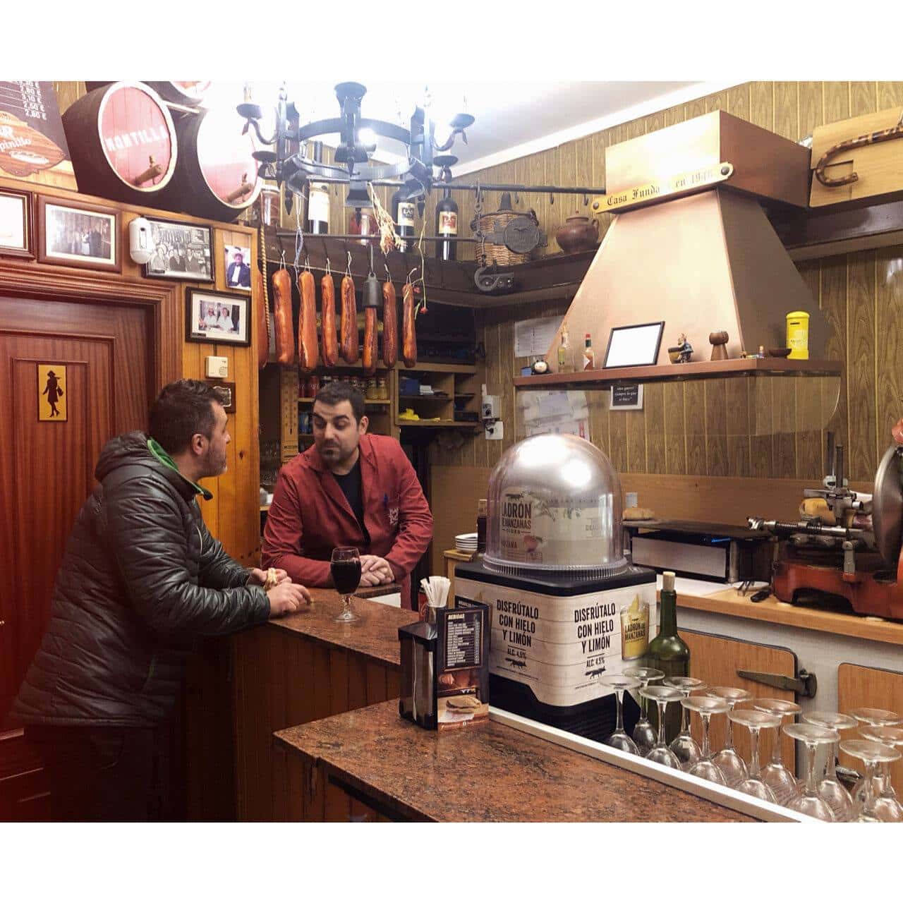 Bar Pepinillo: bocadillos históricos en el centro de Ourense