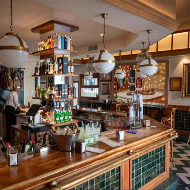 Ruta del piripi y tapas clásicas por el centro de Sevilla