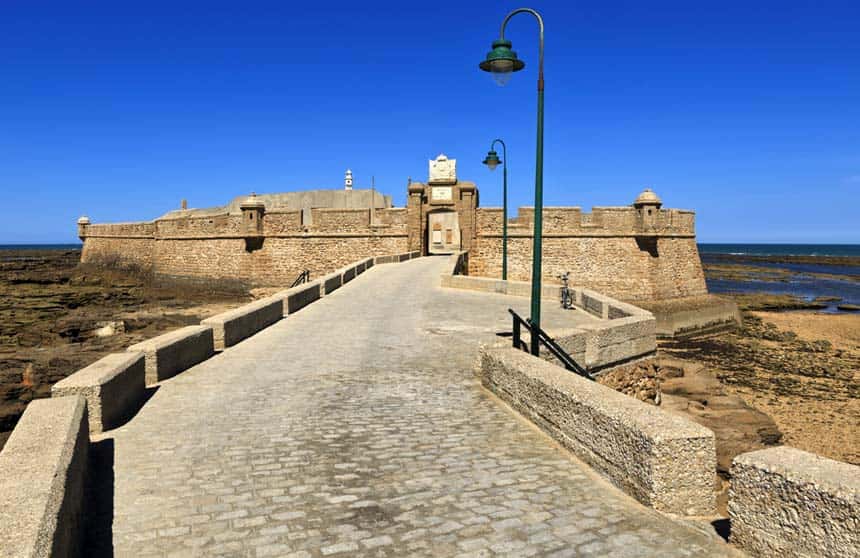 El Castillo de San Sebastián vuelve a manos de Cádiz