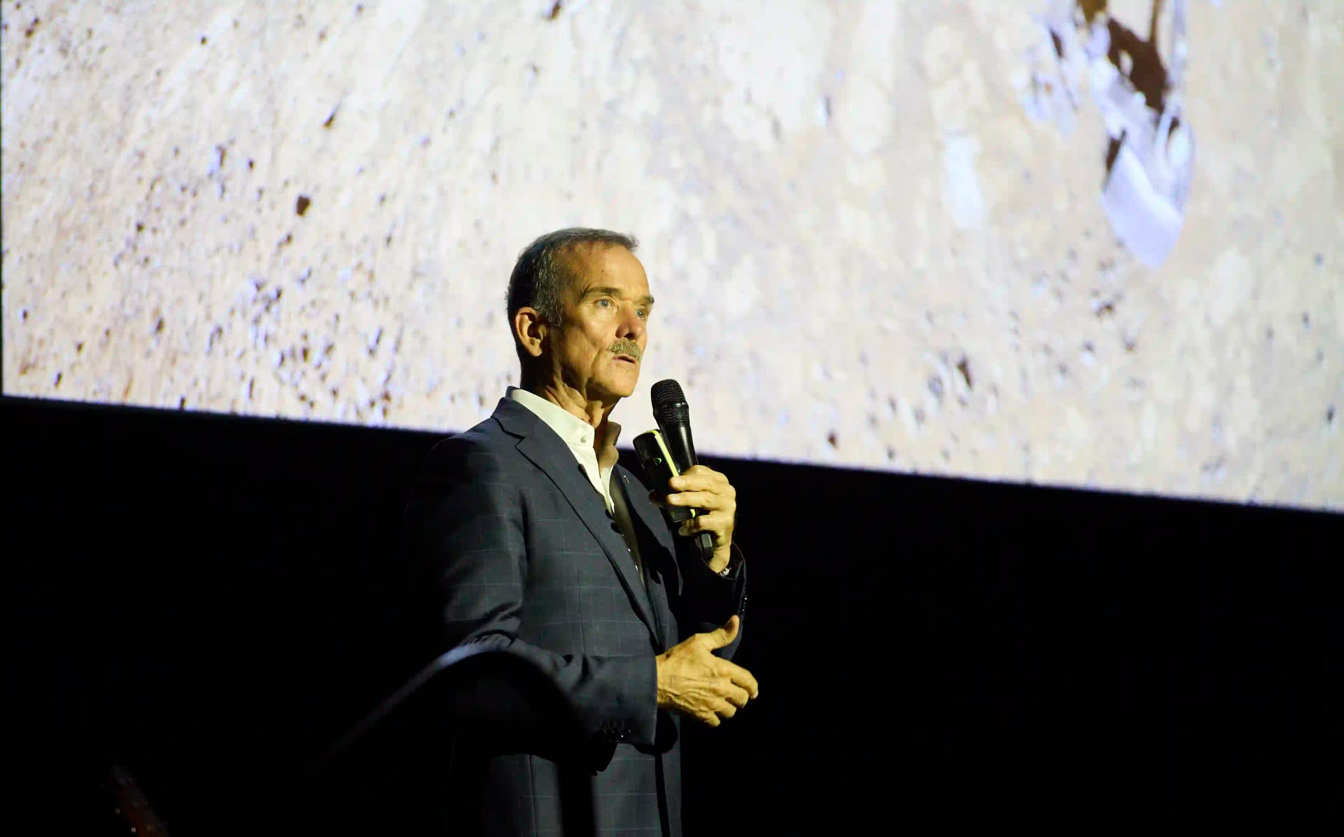 Chris Hadfield: Exploring the New Space Age
