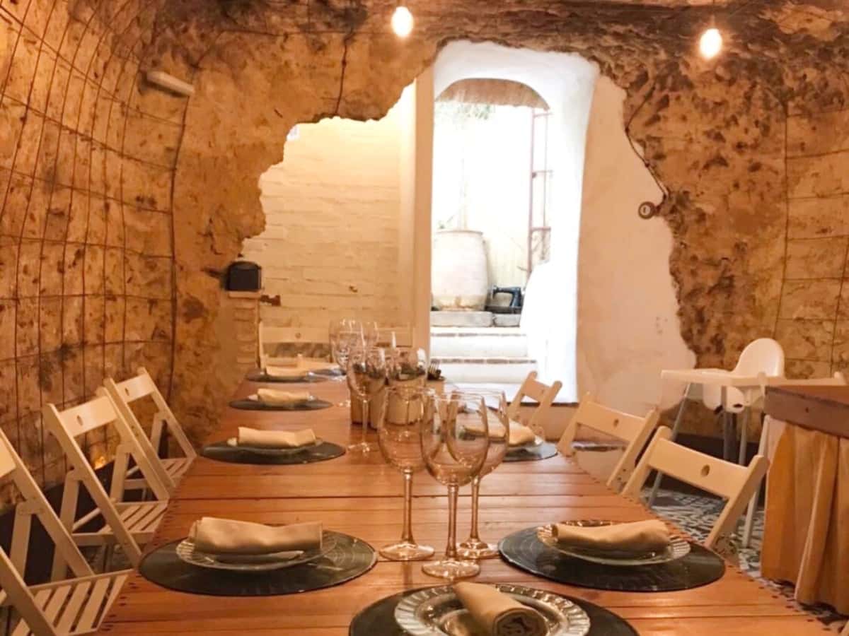 Cuevas Anita: cenar en cuevas del siglo XV