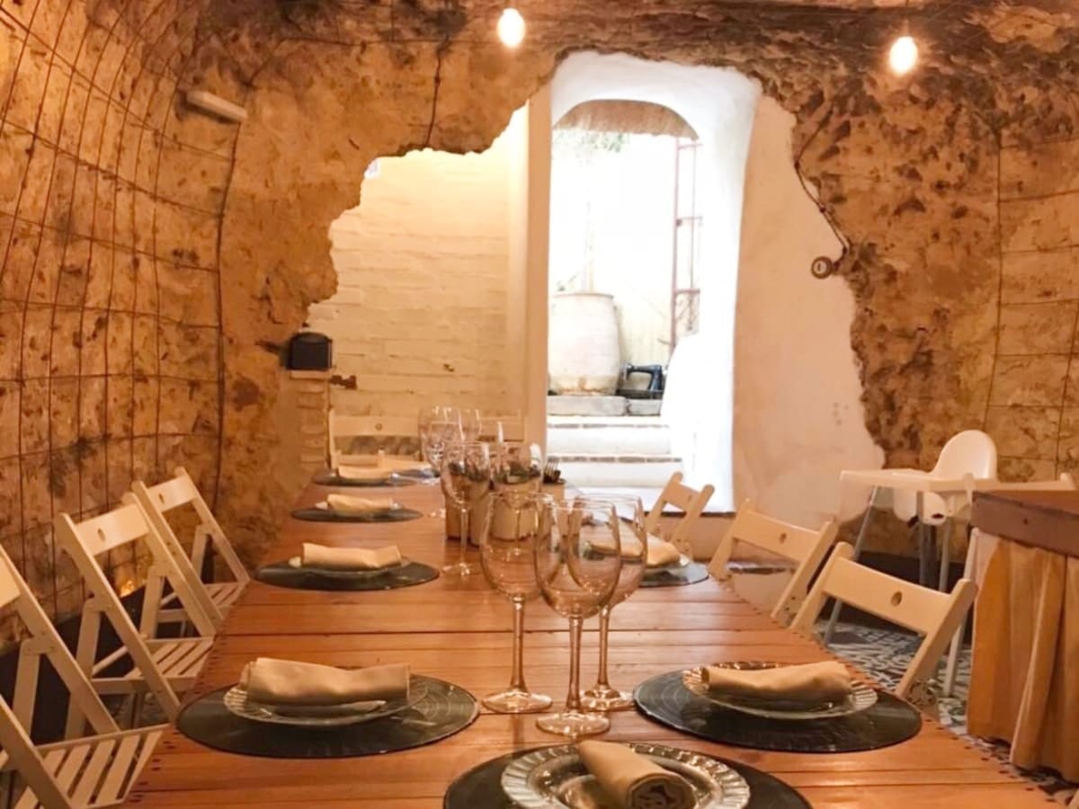 Cuevas Anita: cenar en cuevas del siglo XV