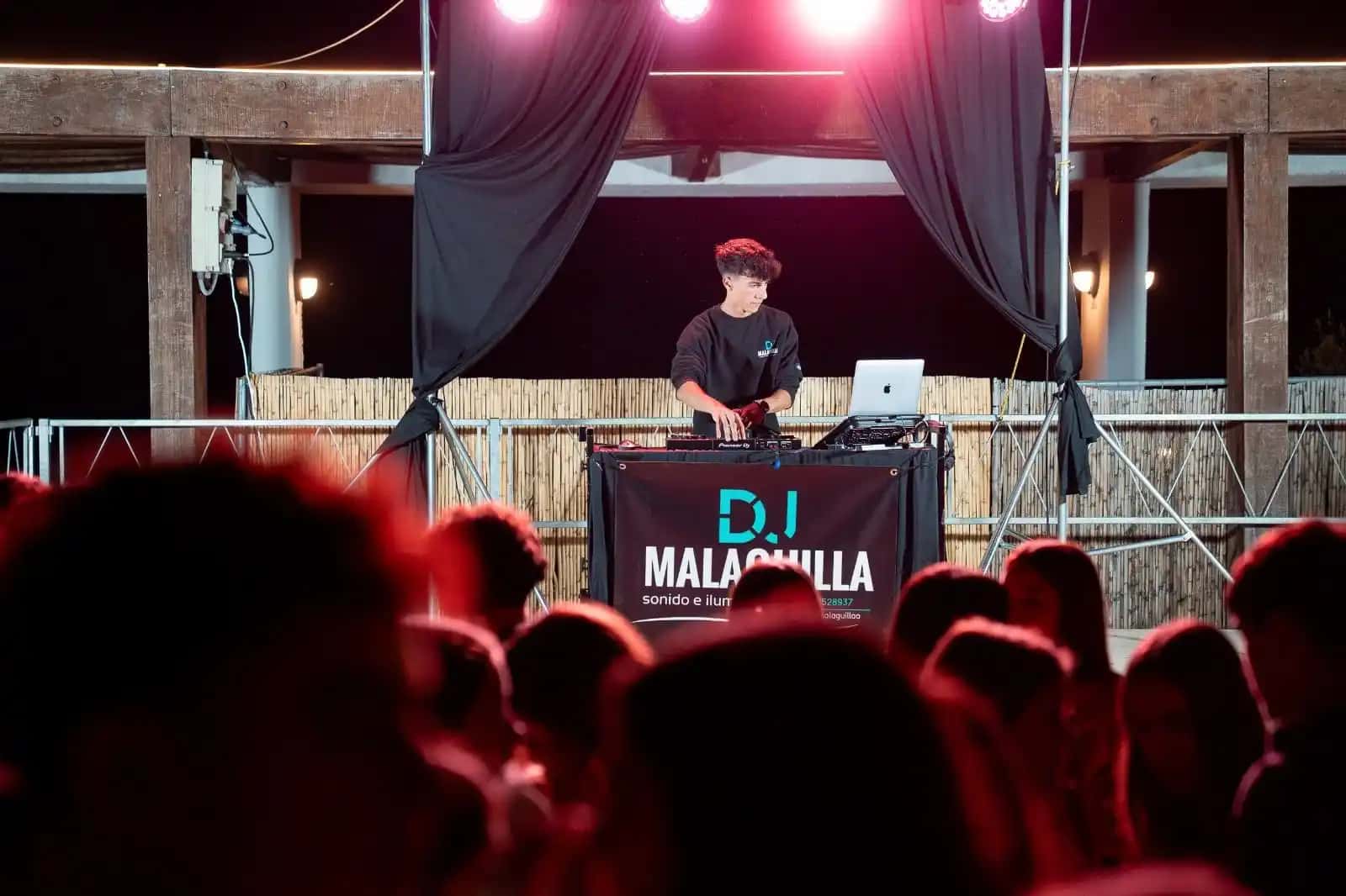 Sessió de DJ Malaguilla en la Festa Major de La Cogullada