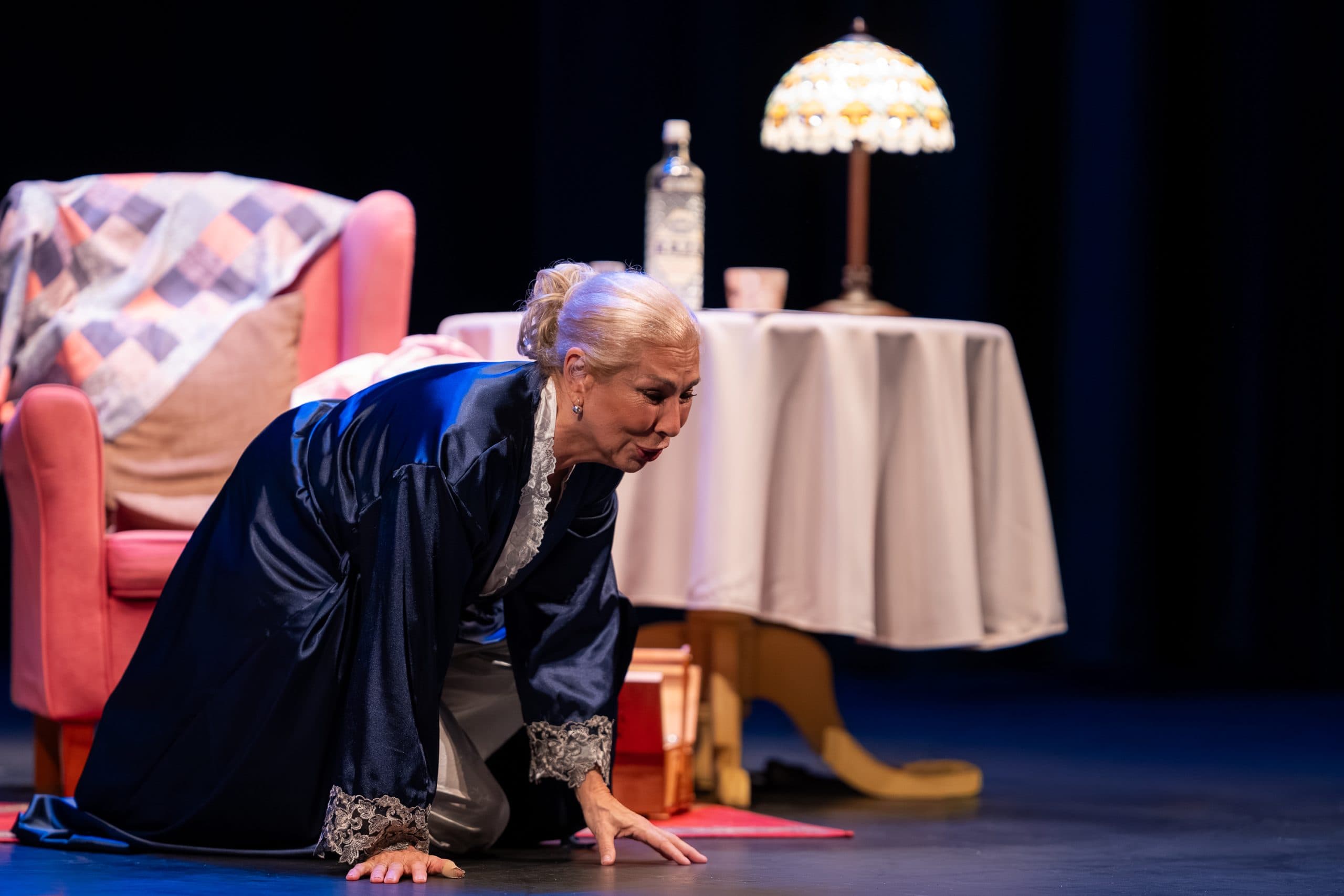 Le ordeno a usted que me quiera