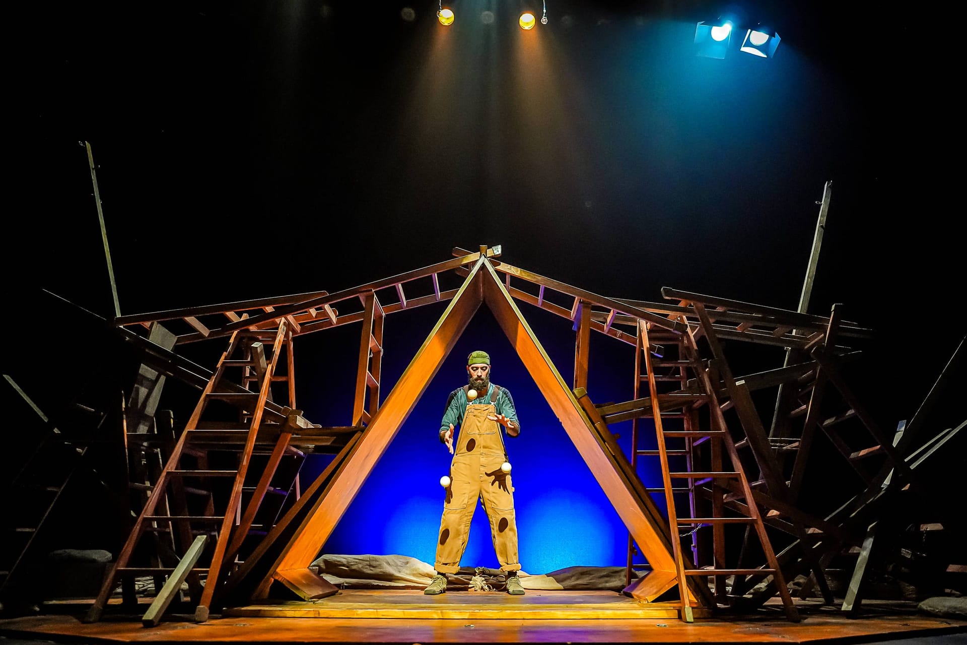 LOOP! Habitar el ritme del joc: Nit de circ i joc