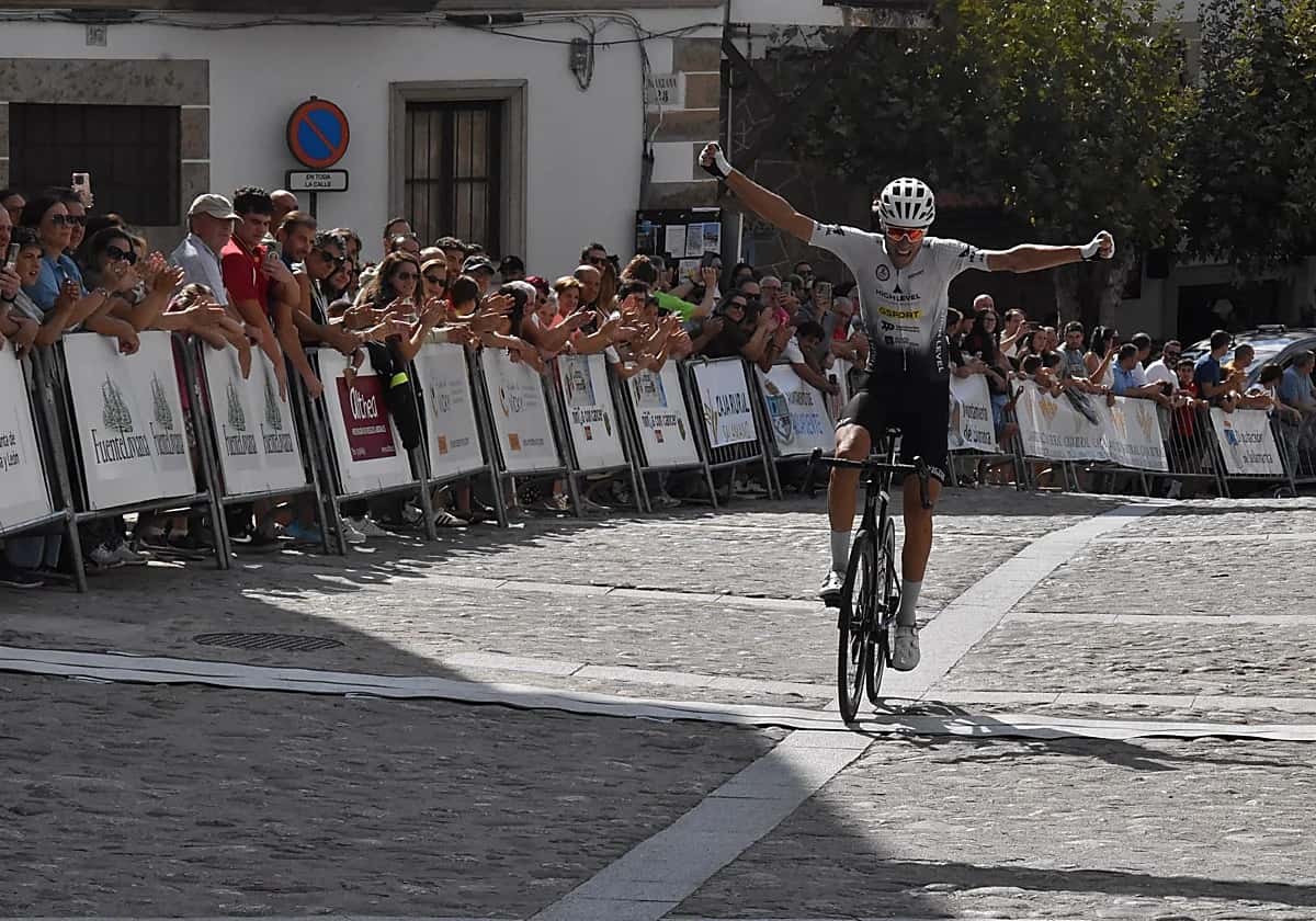 Miguel Moya gana la 54ª Vuelta Ciclista a Salamanca