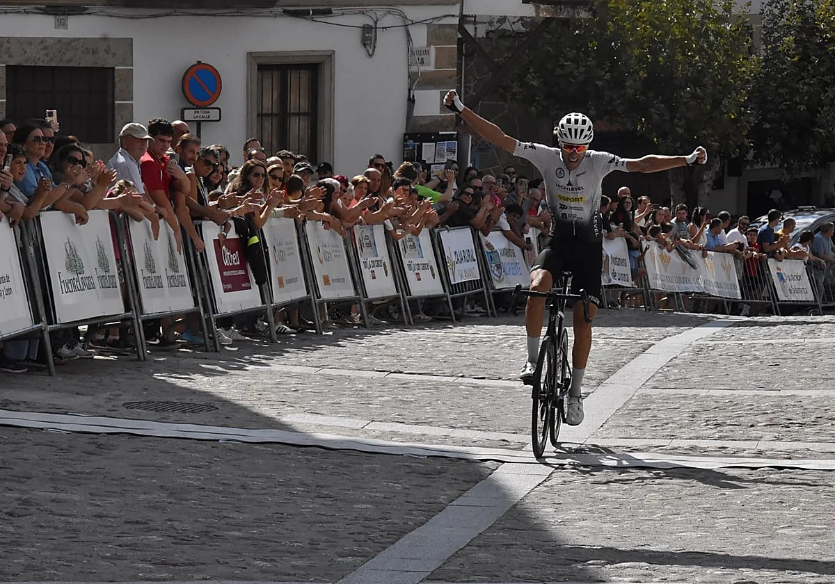 Miguel Moya gana la 54ª Vuelta Ciclista a Salamanca