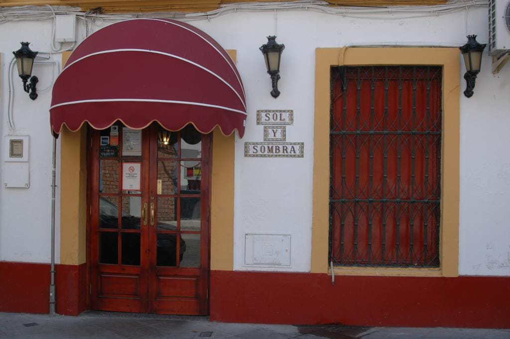 Taberna Sol y Sombra: tradición taurina y cocina en Triana