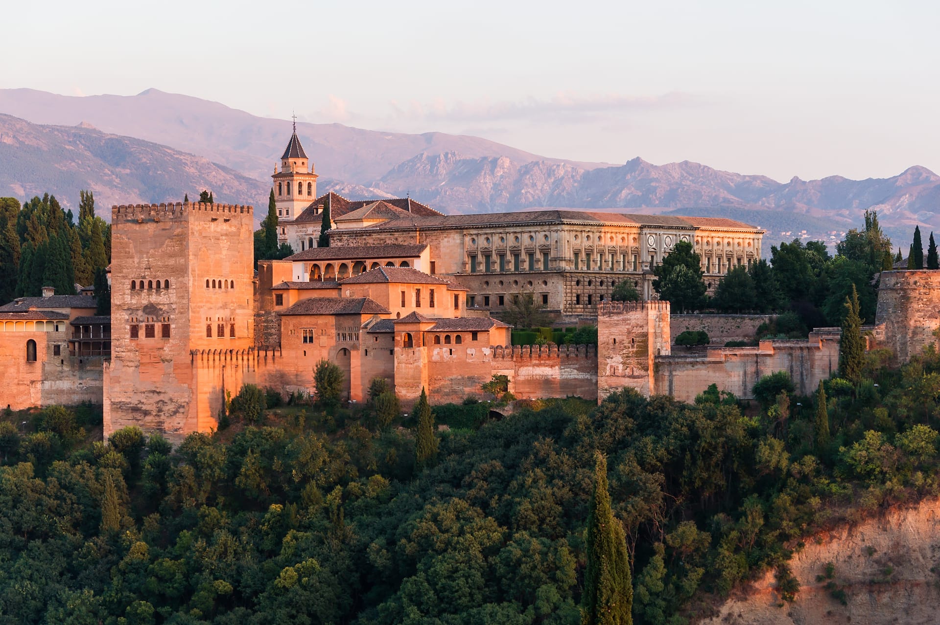 La Alhambra reabre: qué visitar y cómo comprar entradas