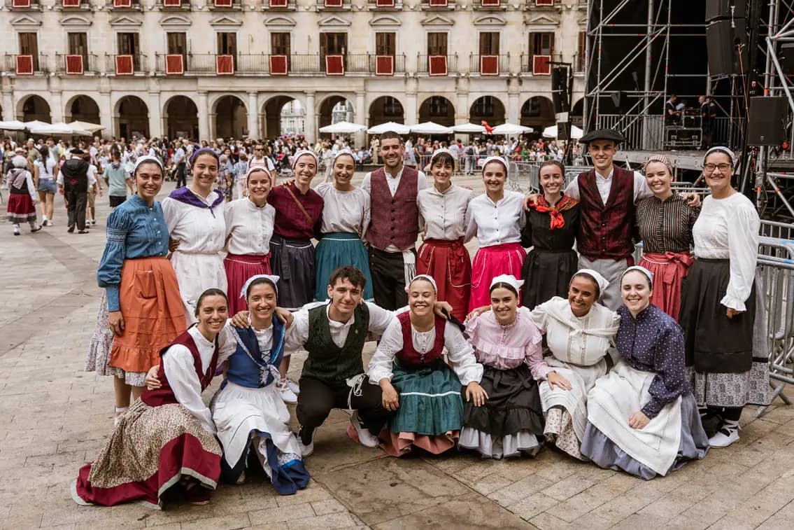 El Zortziko llenó la Plaza Nueva en las fiestas