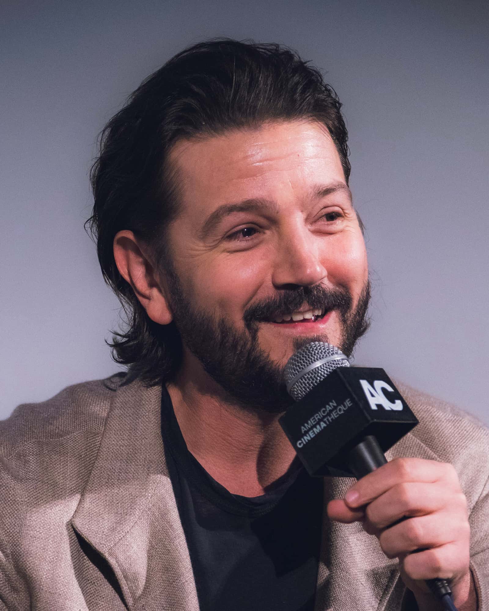 Presentación de la película 'Ceniza en la boca' con coloquio de Diego Luna