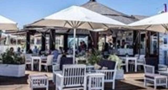 Chiringuitos y restaurantes junto al mar en Almería