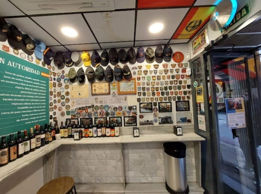 El Cuartelillo del Caimán: tapas con temática militar en El Tubo