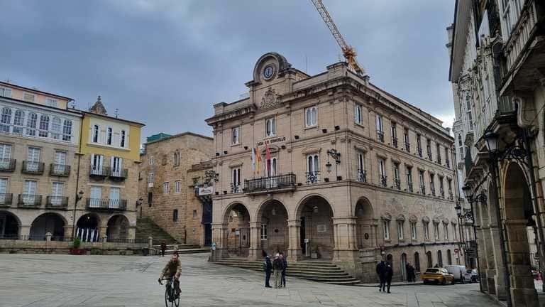 Nochevieja 2025 en Ourense: Guía para elegir una fiesta legal