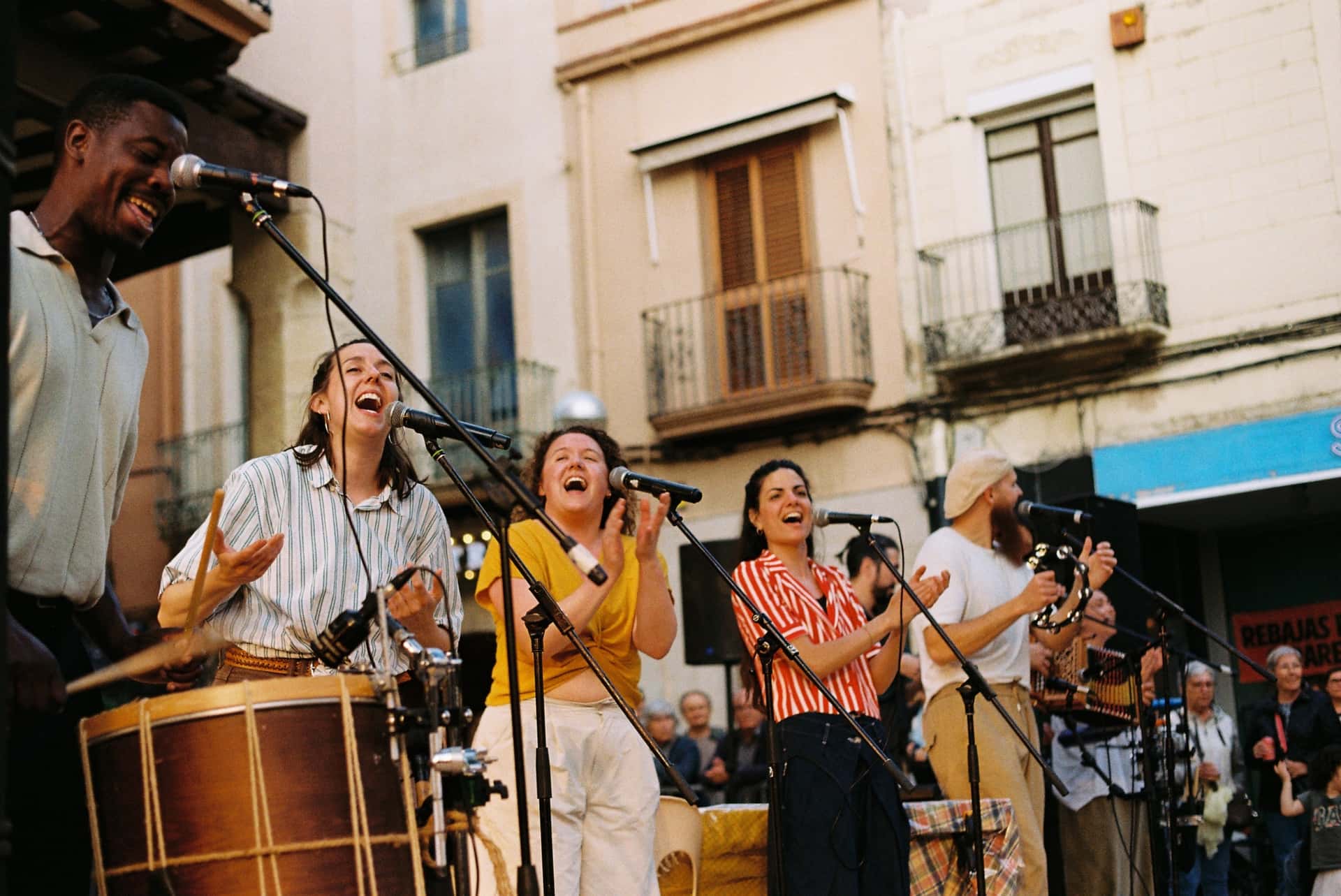 Fem plaça - Taller de canto y percusión inspirado en Laralaila