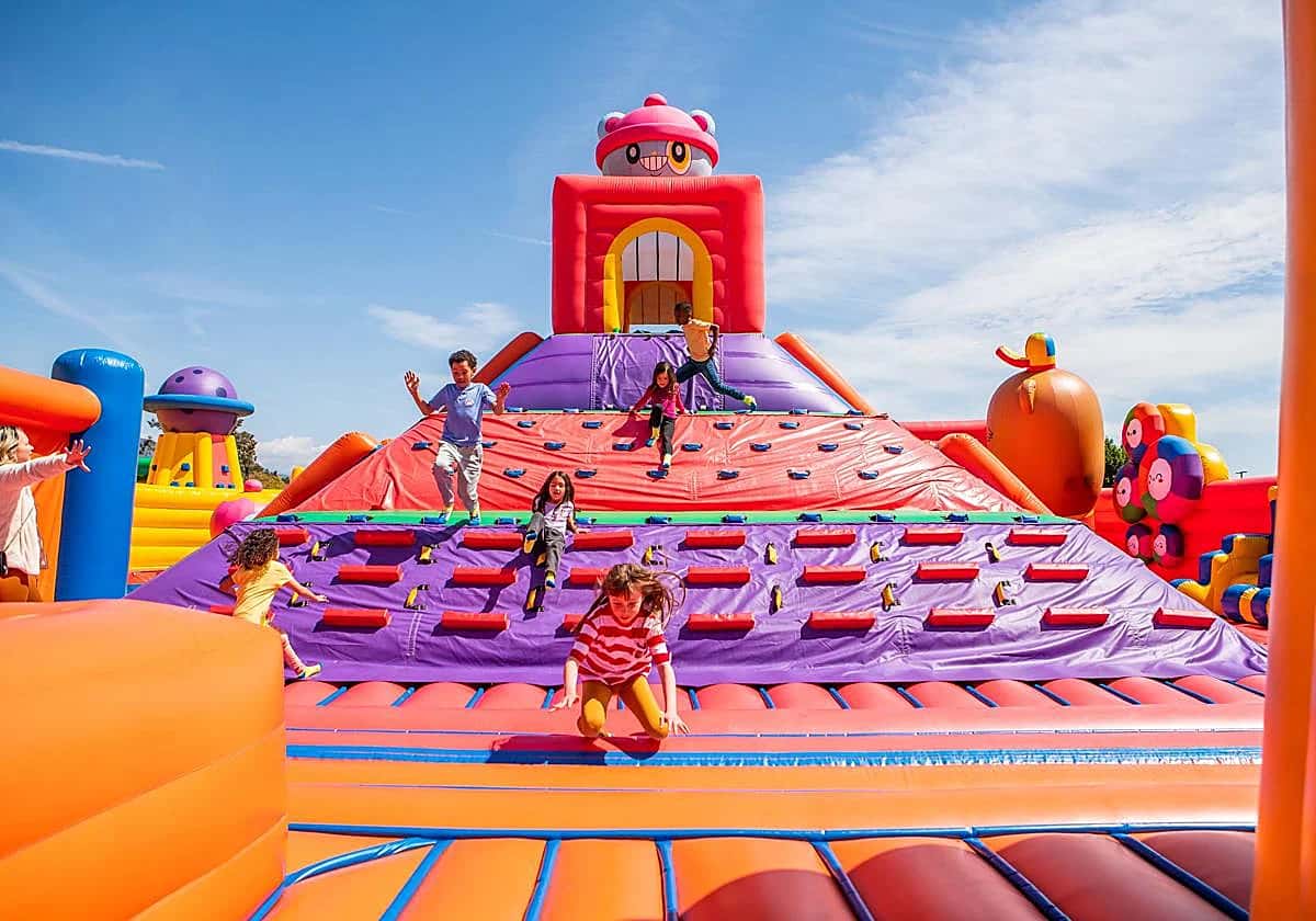 FUNBOX: el gran parque hinchable vuelve a Granada