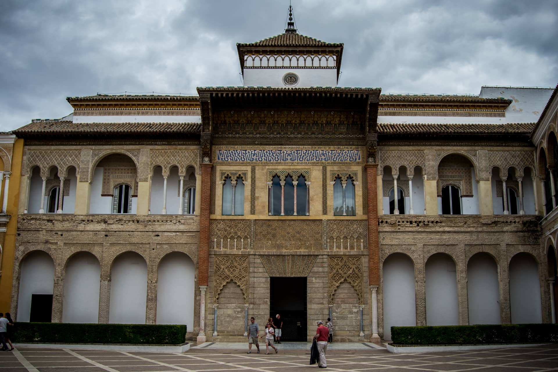 El portalón del Alcázar vuelve a lucir en Sevilla