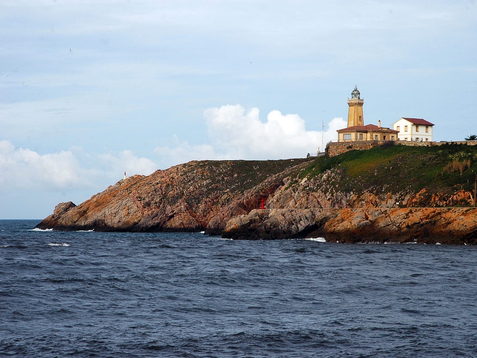 El Faro de Avilés se restaura: cómo acercarse a verlo