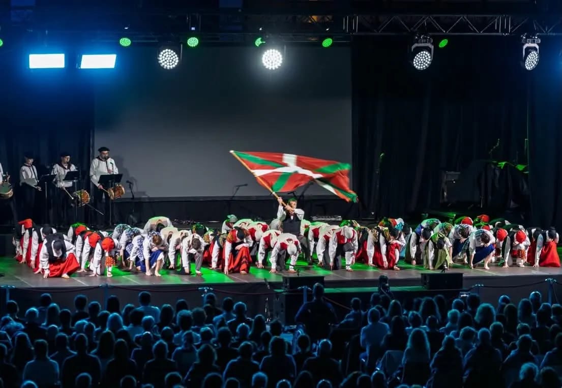 Homenaje a la Ikurriña - Algara Dantza Taldea
